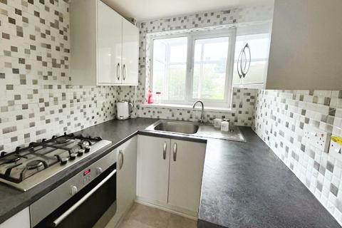 3 bedroom semi-detached house to rent, Ferndale Avenue, West Midlands B43