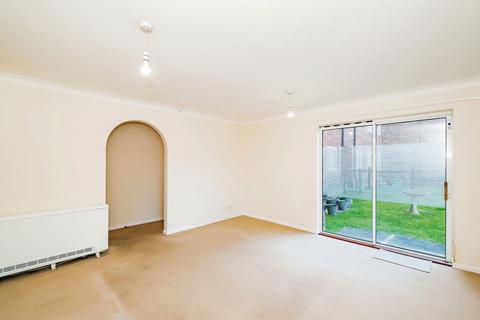 2 bedroom flat for sale, Sea Lane, Rustington, Littlehampton, West Sussex, BN16 2RE