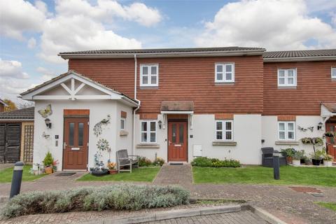 2 bedroom maisonette for sale, Brickfield Farm Close, Longfield, Kent, DA3