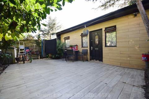 1 bedroom bungalow to rent, Kingsbury Road, London