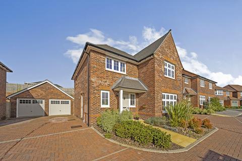 4 bedroom detached house for sale, Minstrel Close, Alton, Hampshire, GU34