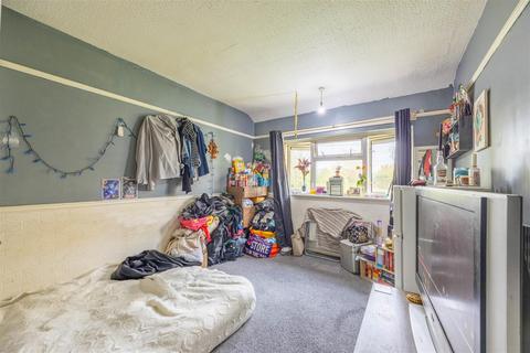 4 bedroom semi-detached house for sale, VALLANCE CLOSE, Southend-On-Sea