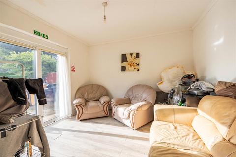 4 bedroom semi-detached house for sale, VALLANCE CLOSE, Southend-On-Sea