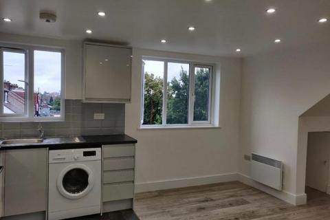 1 bedroom flat to rent, Cranbrook Road, Ilford IG2