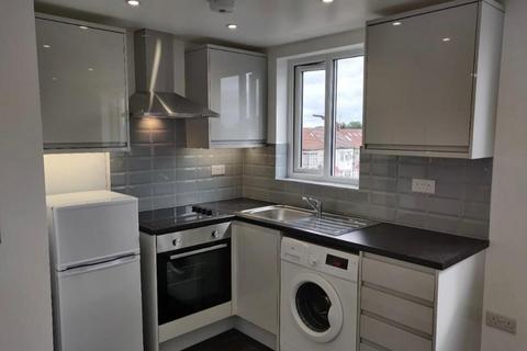 1 bedroom flat to rent, Cranbrook Road, Ilford IG2