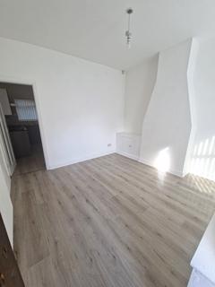 2 bedroom end of terrace house to rent, Frodsham Street, Birkenhead CH41