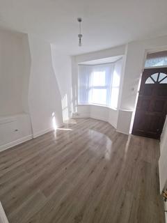 2 bedroom end of terrace house to rent, Frodsham Street, Birkenhead CH41
