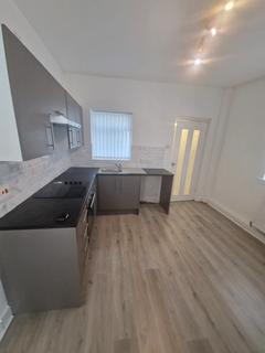 2 bedroom end of terrace house to rent, Frodsham Street, Birkenhead CH41
