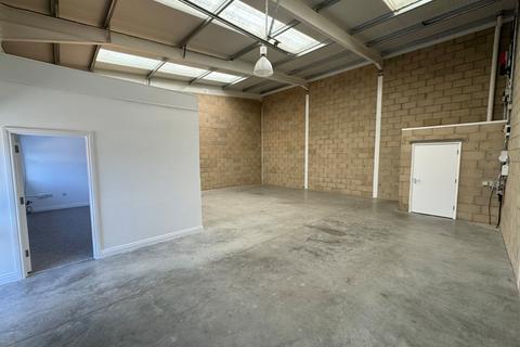 Warehouse to rent, Unit C7 Dolphin Enterprise Centre, Evershed Way, Shoreham-By-Sea, West Sussex, BN43