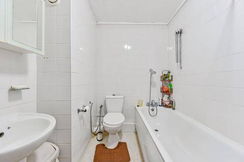 3 bedroom flat for sale, Lovelinch Close, South Bermondsey, London, SE15