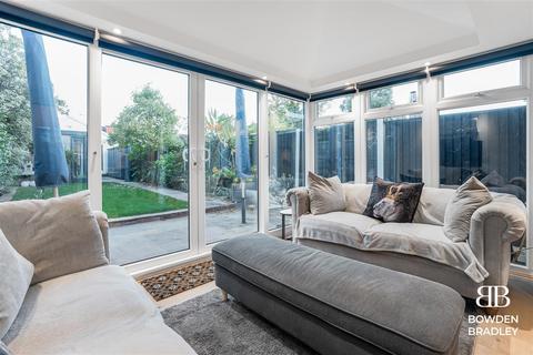 98 Uplands Road, Woodford Green, IG8 8JW