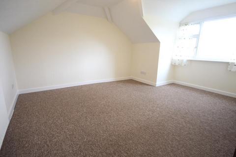 3 bedroom detached bungalow to rent, Ewshot Lane, Farnham GU10