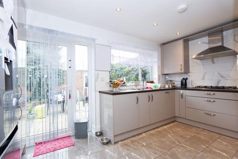 3 bedroom end of terrace house for sale, Canterbury Close, Greenford, UB6