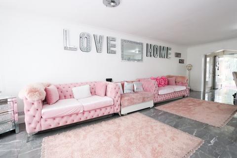2 Canterbury Close, Greenford, UB6 9DQ