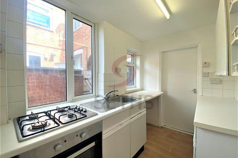 2 bedroom terraced house to rent, Vicarage Lane, Leicester LE5