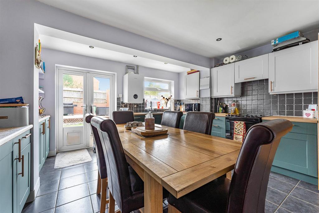 Kitchen/ Breakfast Room