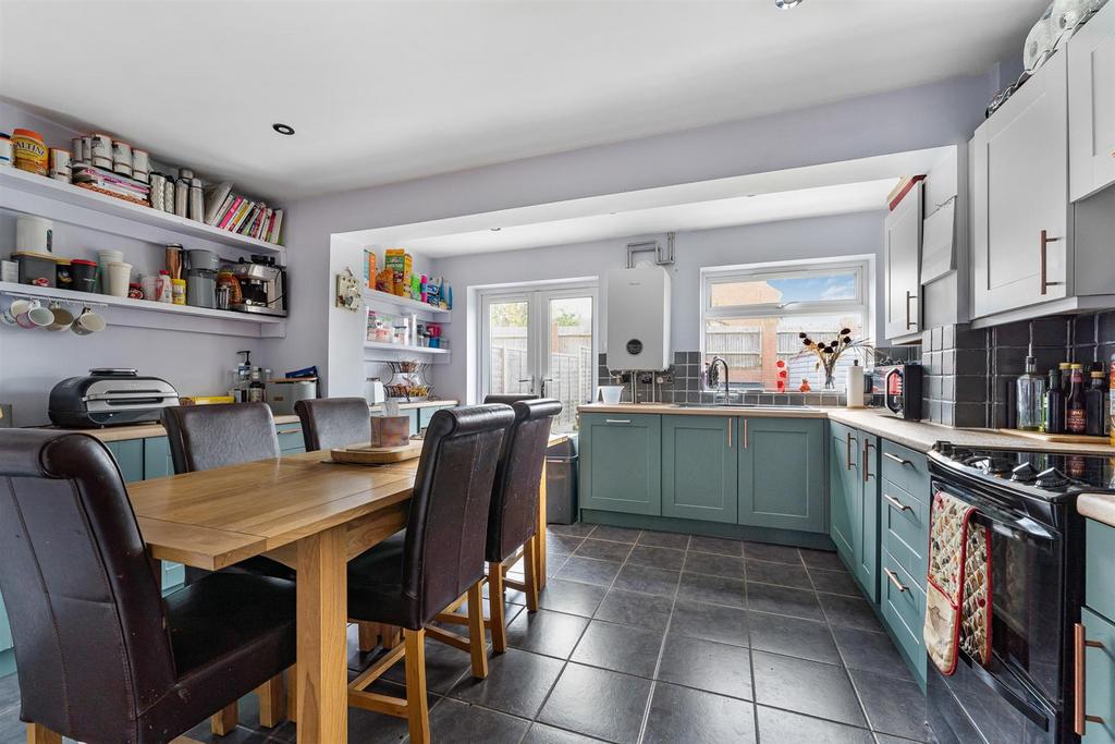 Kitchen/ Breakfast Room