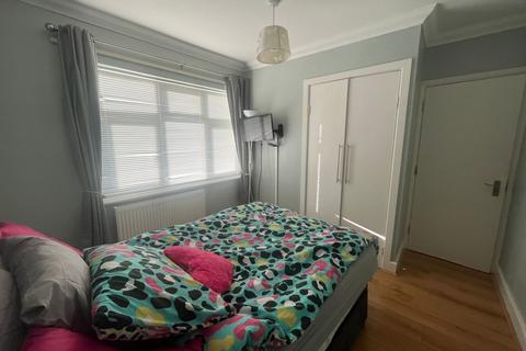 1 bedroom in a house share to rent, Turner Road, Edgware HA8