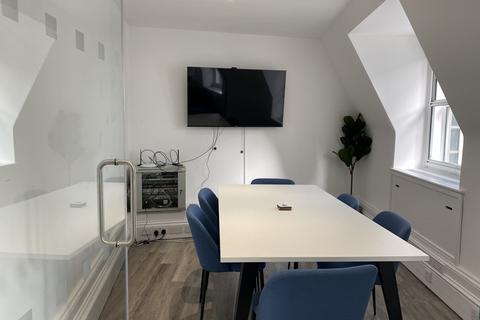 Serviced office to rent, London EC3V