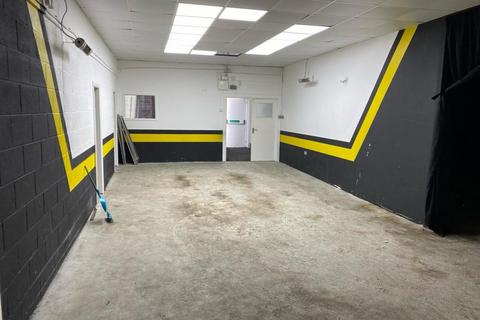 Industrial unit to rent, Vale Park Way, Manchester M8