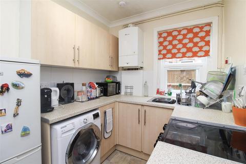 2 bedroom house to rent, Morris Road, Southampton