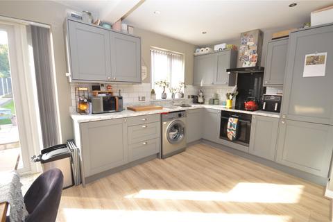 3 bedroom semi-detached house for sale, North Lingwell Road, Leeds, West Yorkshire