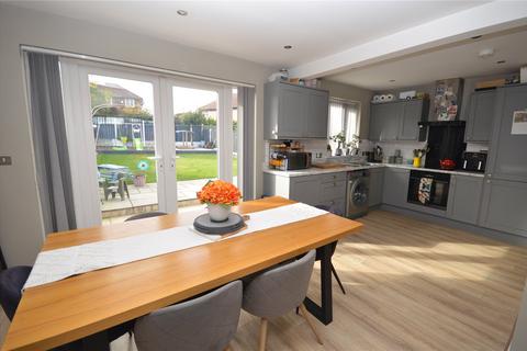 3 bedroom semi-detached house for sale, North Lingwell Road, Leeds, West Yorkshire