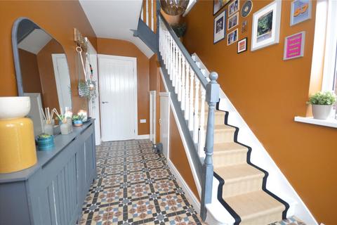 3 bedroom semi-detached house for sale, North Lingwell Road, Leeds, West Yorkshire