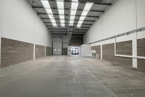 Industrial unit to rent, Unit 9, Davies Road Trade Centre, Davies Road, Evesham, Worcestershire, WR11 1XG