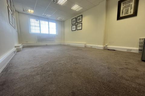 Office to rent, First Floor Office Suite, Gemini House, Stourport Road, Kidderminster, Worcestershire, DY11 7QL