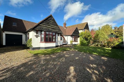 2 bedroom semi-detached bungalow for sale, Chesham Road, Bovingdon HP3