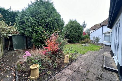 2 bedroom semi-detached bungalow for sale, Chesham Road, Bovingdon HP3