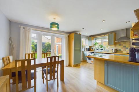 3 bedroom semi-detached house for sale, Heath Way, Horsham RH12