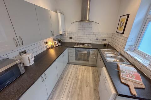 6 bedroom terraced house to rent, Hannan Road, L6 6DB,
