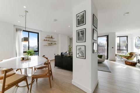 3 bedroom flat for sale, Rosewood Building, Gorsuch Place, London