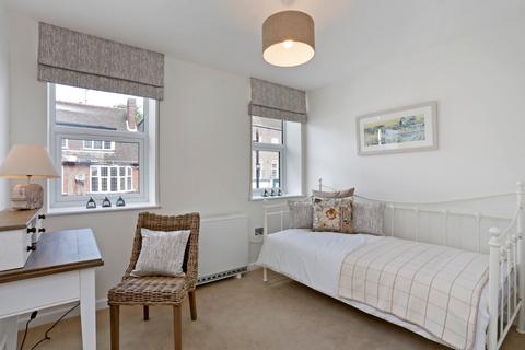 2 bedroom flat for sale, Sycamore Road, Amersham, Buckinghamshire