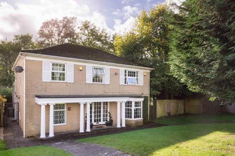 4 bedroom detached house for sale, Shadwell Park Drive, Leeds LS17