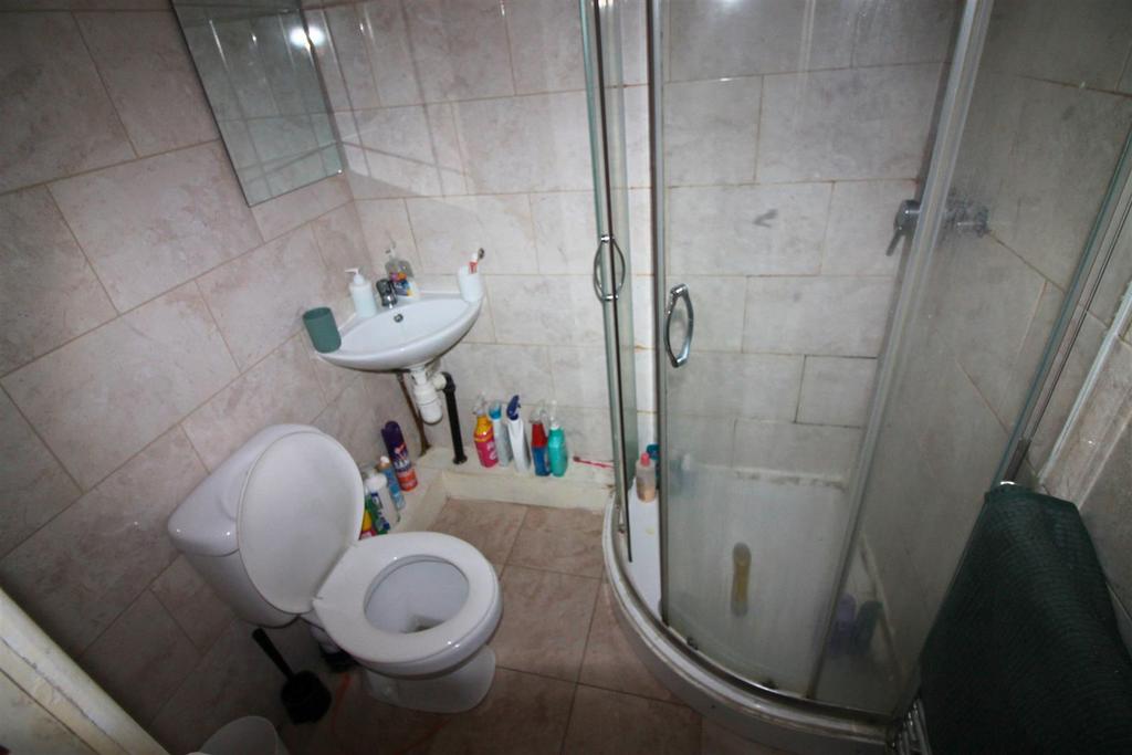 Bathroom 2.jpg