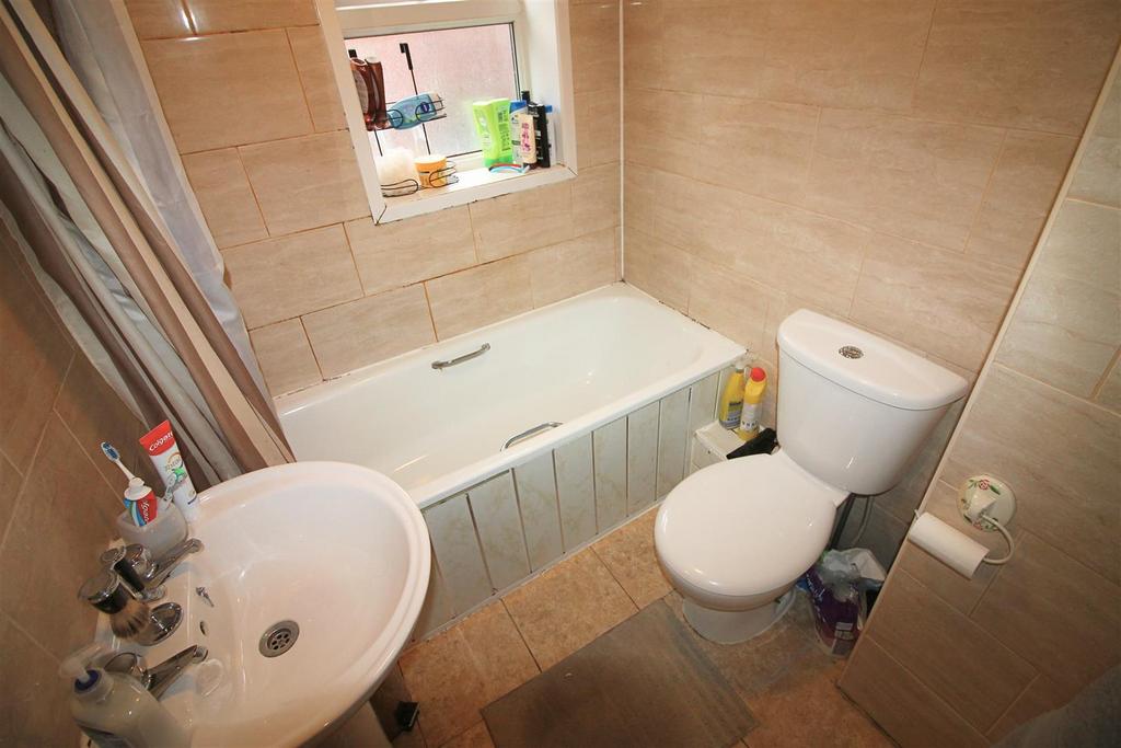 Bathroom 1.jpg