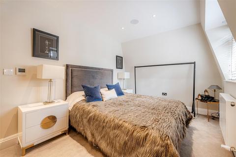 3 bedroom penthouse to rent, Bell Yard, Covent Garden, WC2A