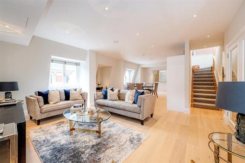 3 bedroom penthouse to rent, Bell Yard, Covent Garden, WC2A