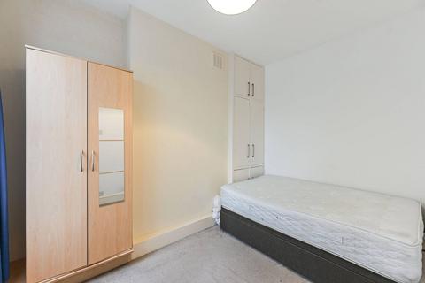 3 bedroom flat to rent, Kendoa Road, Clapham High Street, London, SW4