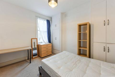 3 bedroom flat to rent, Kendoa Road, Clapham High Street, London, SW4