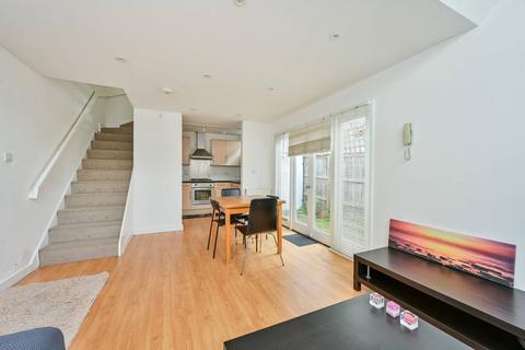 2 bedroom flat to rent, Earlsfield Road, Earlsfield, London, SW18