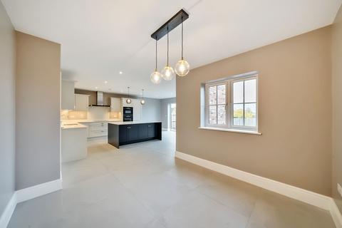 4 bedroom detached house for sale, Queens Road, Hawkhurst TN18