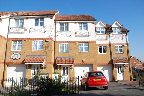 4 bedroom flat for sale, Newcombe Gardens, Hounslow, Middlesex, TW4