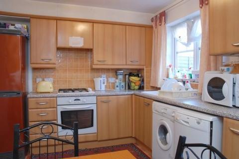 4 bedroom flat for sale, Newcombe Gardens, Hounslow, Middlesex, TW4