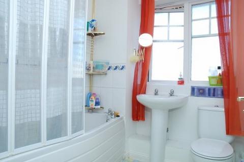5 Newcombe Gardens, Hounslow, TW4 5DN