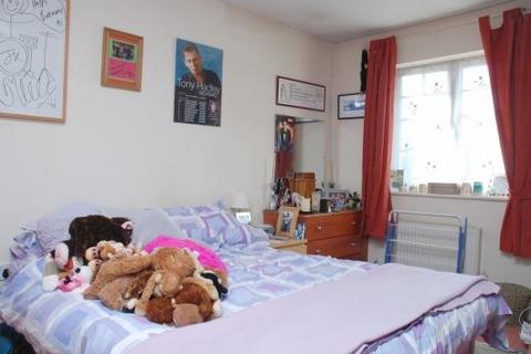 5 Newcombe Gardens, Hounslow, TW4 5DN