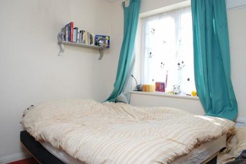 5 Newcombe Gardens, Hounslow, TW4 5DN